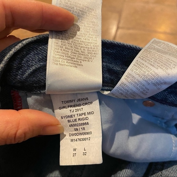 TOMMY HILFIGER Blue Girlfriend Crop Distressed Ripped Jeans Size 27 - Picture 11 of 12